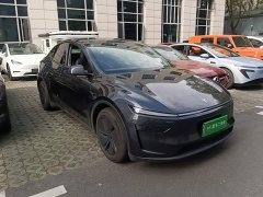 Tesla Model Y Rear-Wheel Drive - ფოტო 3