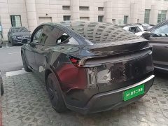 Tesla Model Y Rear-Wheel Drive - ფოტო 4