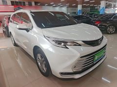 Toyota Sienna 2.5L Hybrid AWD Premium - ფოტო 3