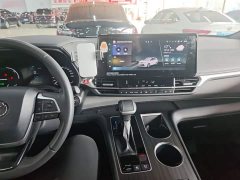 Toyota Sienna 2.5L Hybrid AWD Premium - ფოტო 9