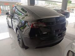 Tesla Model Y Rear-Wheel Drive - ფოტო 4