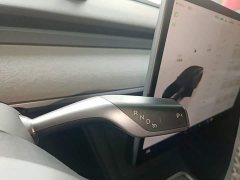 Tesla Model Y Rear-Wheel Drive - ფოტო 13