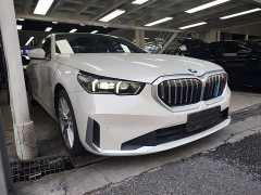 BMW 5 Series 525Li Luxury Package - ფოტო 3