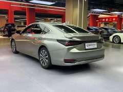 Lexus ES 300h Premium Edition - ფოტო 17