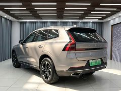 Volvo XC70 Plug-in Hybrid 2026 Two-Wheel Drive Long Range Core - ფოტო 2
