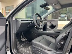 Tesla Model Y Rear-Wheel Drive - ფოტო 4