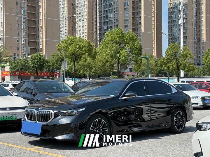 BMW 5 Series 530Li Luxury M Sport Package - ავტომობილი ჩინეთიდან