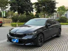 BMW 5 Series 530Li Luxury M Sport Package - ფოტო 1