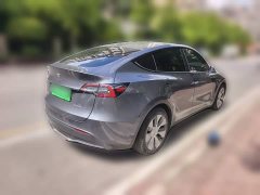 Tesla Model Y Standard Range RWD - ფოტო 4