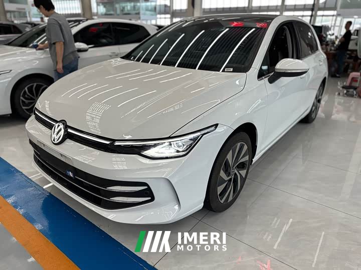 Volkswagen Golf Facelift 300TSI Pro