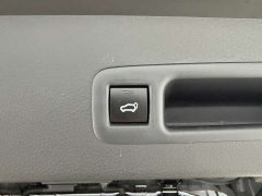 Toyota Gravia 2.5L Hybrid Luxury - ფოტო 17