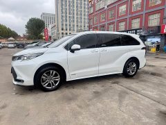 Toyota Sienna 2023 2.5L Hybrid Premium Edition - ფოტო 3