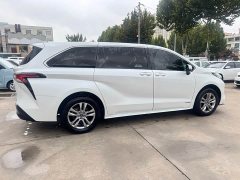 Toyota Sienna 2023 2.5L Hybrid Premium Edition - ფოტო 4