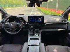 Toyota Sienna 2021 2.5L Hybrid Platinum Edition - ფოტო 8