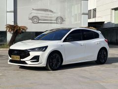 Ford Focus Hatchback EcoBoost 180 Automatic ST Line - ფოტო 1