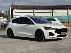 Ford Focus Hatchback EcoBoost 180 Automatic ST Line - ფოტო 3