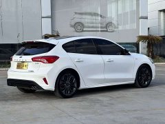 Ford Focus Hatchback EcoBoost 180 Automatic ST Line - ფოტო 8