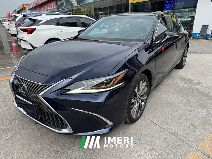 Lexus ES 300h Premium Edition - ავტომობილი ჩინეთიდან