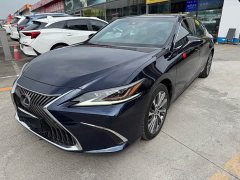 Lexus ES 300h Premium Edition - ფოტო 1