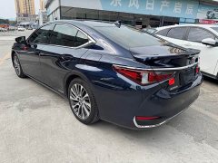 Lexus ES 300h Premium Edition - ფოტო 9