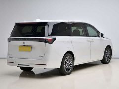 Buick GL8 New Energy Lusang Respect Edition - ფოტო 6