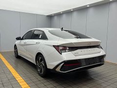 Hyundai Elantra 1.5L CVT Luxury - ფოტო 4