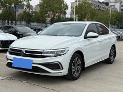 Volkswagen Bora 200TSI DSG Comfort Navigation Edition - ფოტო 1