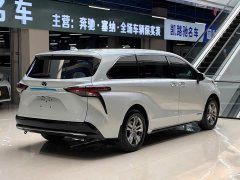 Toyota Sienna 2.5L Hybrid AWD Premium - ფოტო 16