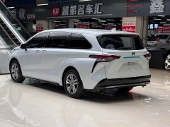 Toyota Sienna 2.5L Hybrid AWD Premium - ფოტო 18
