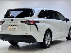 Toyota Sienna 2023 2.5L Hybrid Comfort Edition - ფოტო 3