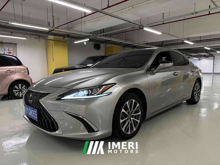 Lexus ES 300h Premium Edition