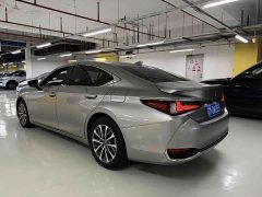Lexus ES 300h Premium Edition - ფოტო 4