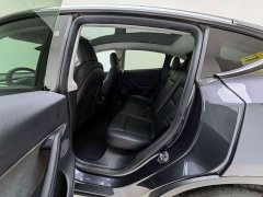 Tesla Model Y Rear-Wheel Drive - ფოტო 5