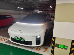 Li Auto i6 2025 Two-Wheel Drive Standard - ფოტო 1