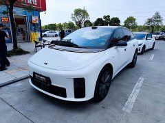 Li Auto i6 AWD Edition - ფოტო 1