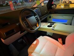 Li Auto Li Xiang MEGA Ultra - ფოტო 3