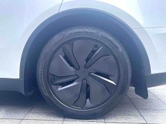 Tesla Model Y Long Range All-Wheel Drive - ფოტო 13