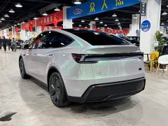 Tesla Model Y Rear-Wheel Drive Launch Edition - ფოტო 9