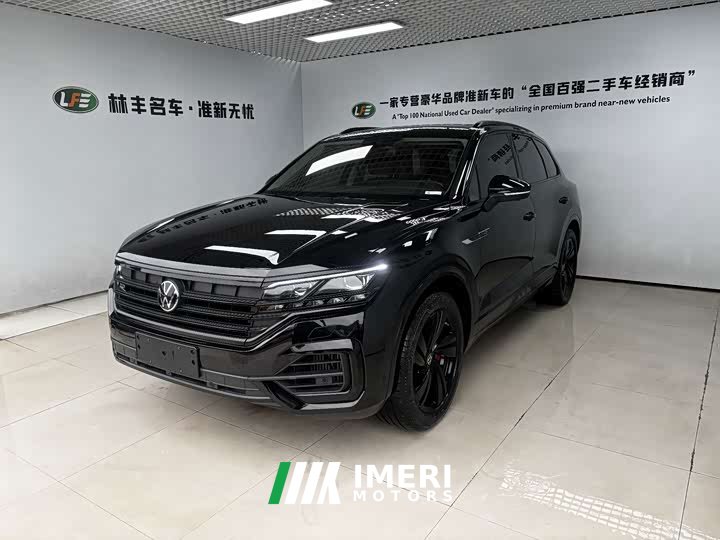 Volkswagen Touareg 3.0TSI Sharp Enjoyment Edition Jet Black Sport Package