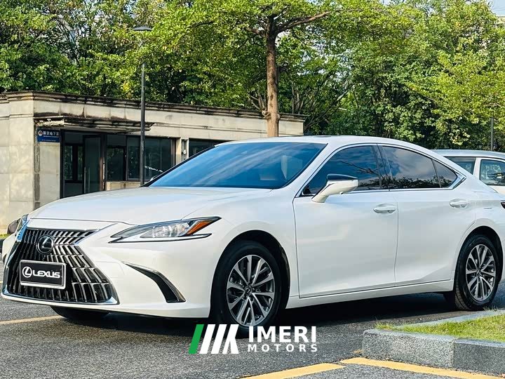 Lexus ES 200 Premium Edition