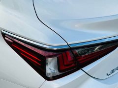 Lexus ES 200 Premium Edition - ფოტო 9
