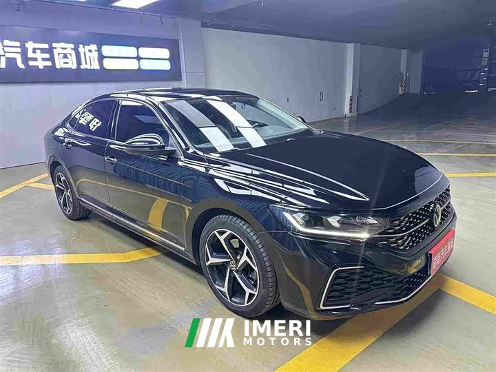 Volkswagen Passat Facelift 330TSI Starry Sky Elite