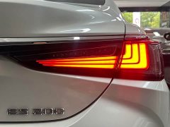 Lexus ES 200 Excellence Edition - ფოტო 8