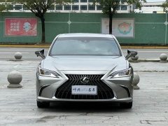 Lexus ES 2022 300h Excellence Edition - ფოტო 2
