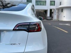 Tesla Model Y Standard Range RWD - ფოტო 14