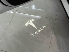 Tesla Model Y Rear-Wheel Drive - ფოტო 13