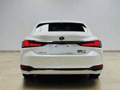Lexus ES 200 Premium Edition - ფოტო 4