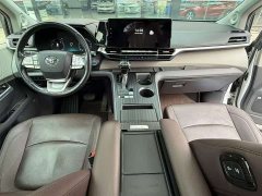 Toyota Sienna 2021 2.5L Hybrid Luxury - ფოტო 12