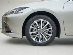 Lexus ES 300h Premium Edition - ფოტო 8
