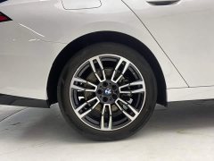 BMW 5 Series 525Li M Sport Package - ფოტო 11